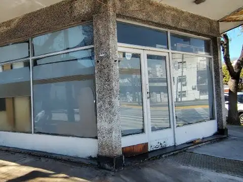 Esquina con Locales en Block