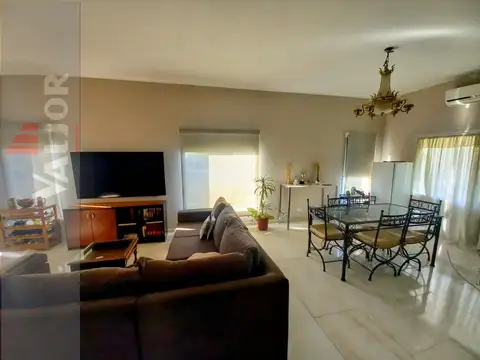 Casa 4 ambientes con 2 baños