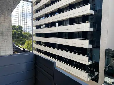 Disponible desde 13 Enero, frente, bien ubicado, amoblado