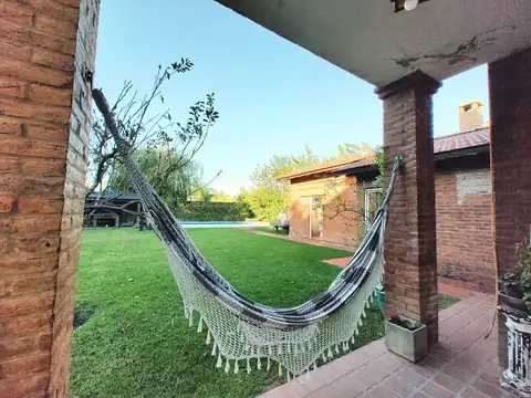 Casa en Venta con 2 cocheras