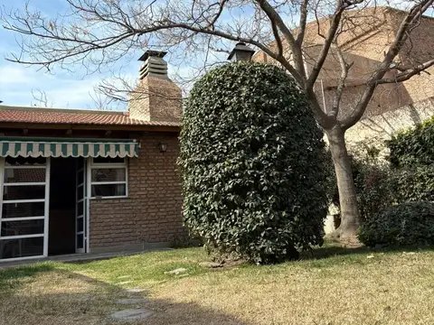 Casa 9 ambientes con 3 baños