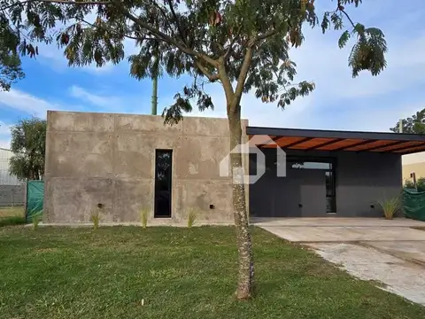 Casa  en Venta en Santa Emilia, Pilar del Este, Pilar