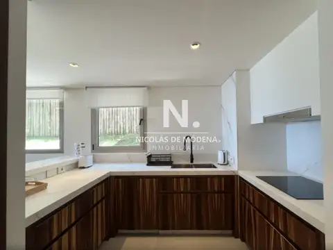 En venta apartamento en Manantiales de 3 dormitorios, con vista excepcional.