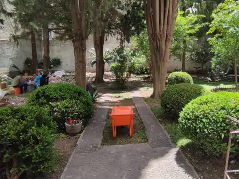 3 AMB LATERAL EN 3ER PISO, LUMINOSO. AMPLIA COCINA Y BAÑO COMPLETO HECHO "A NUEVO". AMBOS DORMITORIOS CON PLACARD.EXCELENTE UBICACIÓN: S/AV. RIVADAV