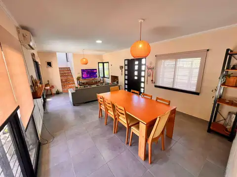 Casa 6 ambientes con 3 baños