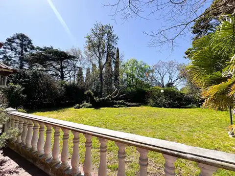 Casa en Venta con 6 cocheras