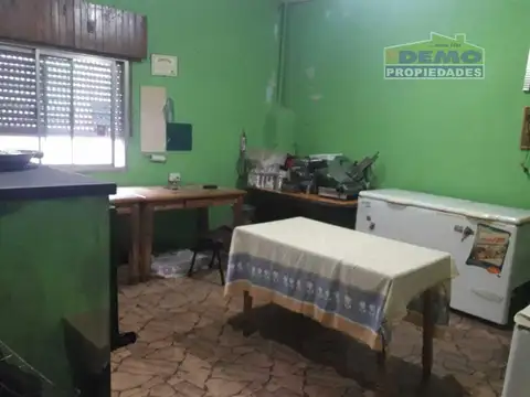 Casa 4 ambientes con 1 baño