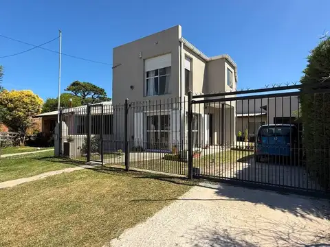 Venta Casa 3 ambientes quincho cochera Santa Clara