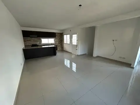 Casa 4 ambientes con 3 baños