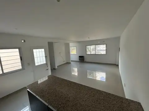 DUPLEX 4 AMBIENTES EN CARAPACHAY.