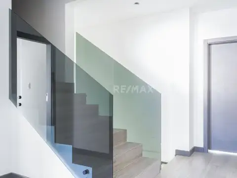 Casa en Venta con 4 cocheras