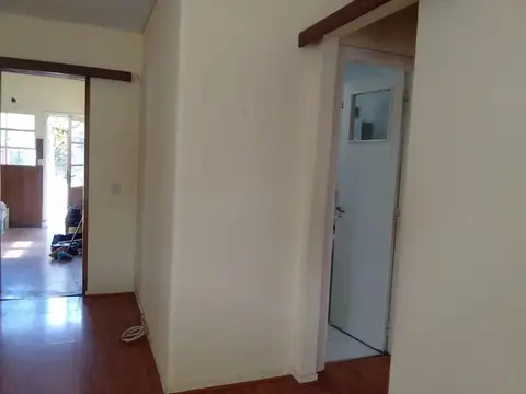 Casa en Alquiler con 2 cocheras