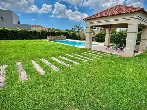 Casa en Venta con 6 cocheras