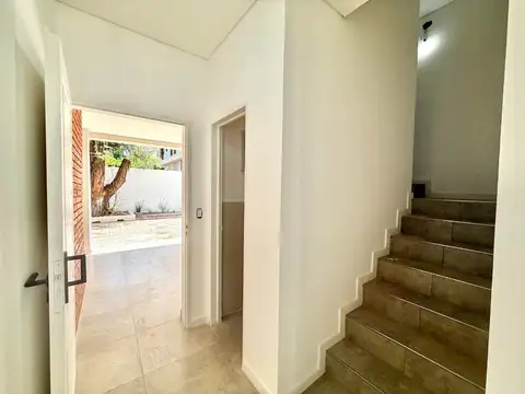 Depto Tipo Casa 4 ambientes con 2 baños