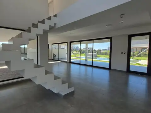 Casa en Venta en Countries y Barrios Cerrados en Ezeiza, USD 350.000