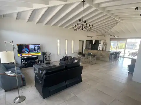 Casa 3 ambientes con 3 baños