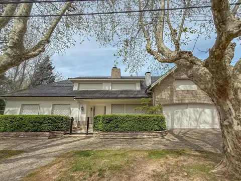 Casa  en Venta en Acassuso, San Isidro, G.B.A. Zona Norte