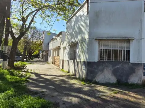 CASA VENTA LA PLATA 1 DORMITORIO COCHERA TERRAZA