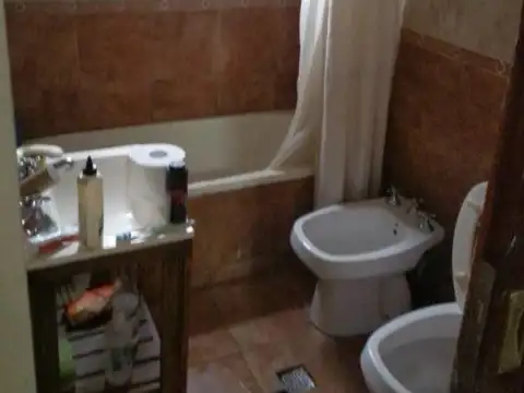 Casa 5 ambientes con 1 baño