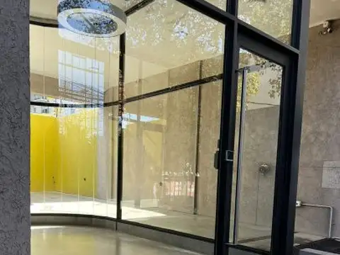 Monoambiente divisible con balcón orientación Norte, vivienda y/o apto profesional en el 4°piso