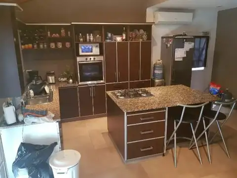 Casa 6 ambientes con 3 baños