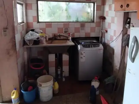 AMPLIA VIVIENDA CON TRES GARAGES