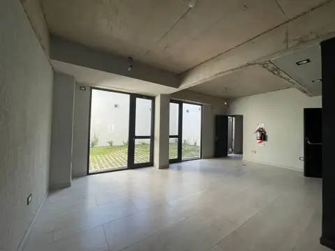 AV EMILIO CASTRO 7000