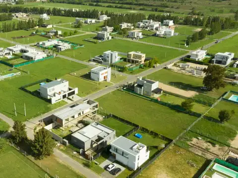 VENTA Lote 10x32 en Altos de Don Carlos II - 501 y 139 J. Hernández