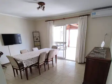 Casa en Venta con 4 cocheras