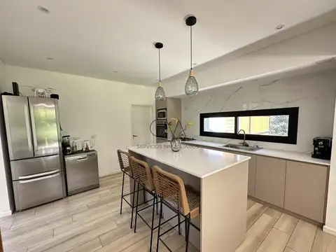 Casa 5 ambientes con 3 baños