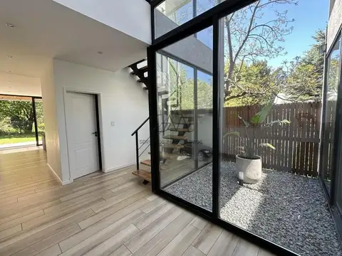 Casa en Alquiler Temporal con 1 cochera