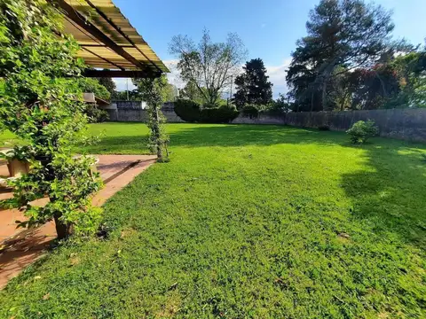 Casa en Venta con 3 cocheras