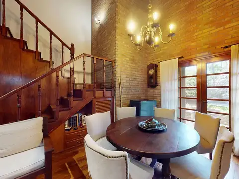 Casa en Venta con 2 cocheras