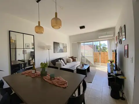 Departamento en venta 2 amb con cochera y balcón. Calle Montes de Oca - Tigre