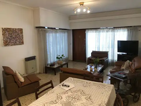 Casa - Venta - Argentina, Berazategui - calle 11 4680