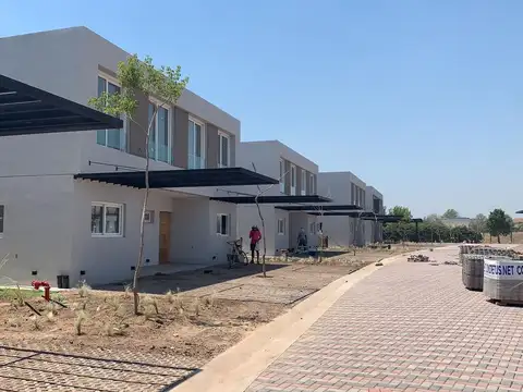 Townhouse en Pilara a estrenar en venta o alquiler