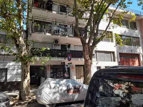 LINDO Depto. / AMPLIO 2 ambientes / 1er. PISO Al frente / Muy luminoso / A NUEVO  