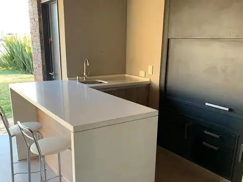 Casa en Venta con 6 cocheras