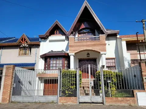 Excelente Chalet en Venta, en impecable estado.