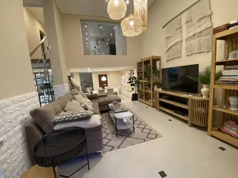 Depto Tipo Casa en Venta al Este