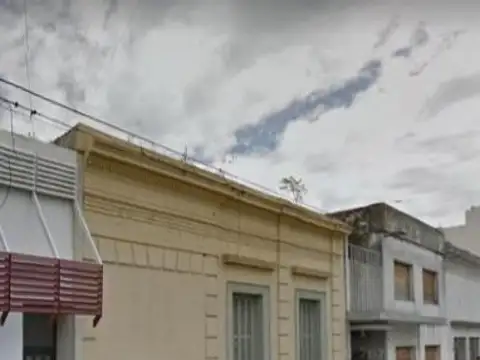 Hipólito Yrigoyen e/ Arenales y Rauch