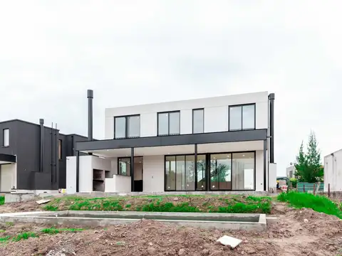 Casa 4 ambientes con 3 baños