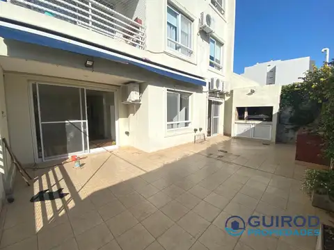 ALQUILER 3 AMBIENTES C/PATIO Y COCHERA (DISPONIBLE 01/01/2026)