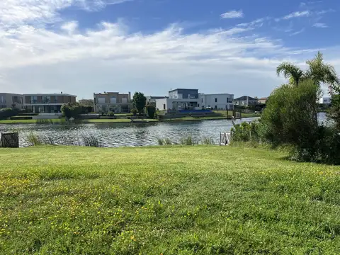 Barrio Vistas - Lote al agua