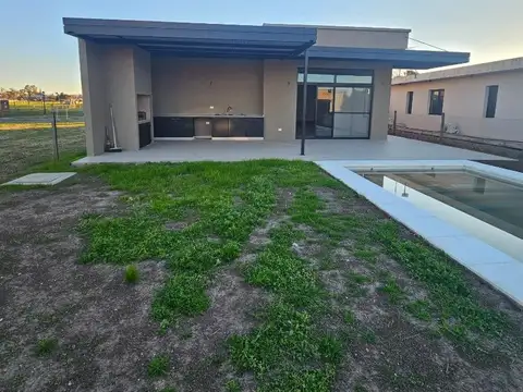 Casa en Venta con 3 cocheras