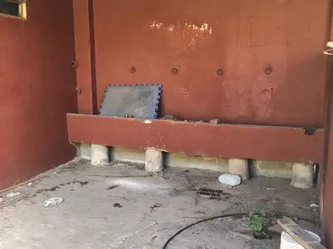 Stud de 10 boxes con vivienda sobre lote de 12 m. x 26,29 m. 