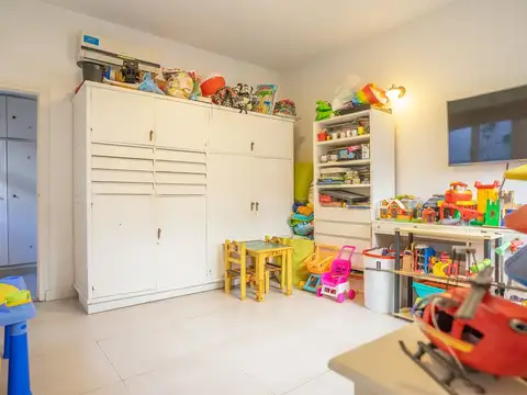 VENTA CASA 3 DORMITORIOS CON COCHERA EN LOURDES