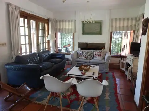 Casa 5 ambientes con 3 baños