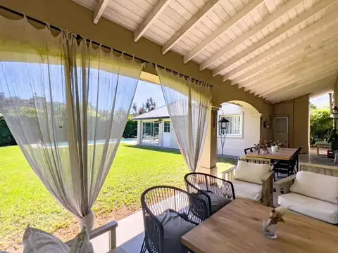 Casa 5 ambientes con 4 baños