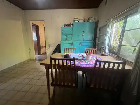 Venta Casa/ Amplio terreno Benavidez jardín